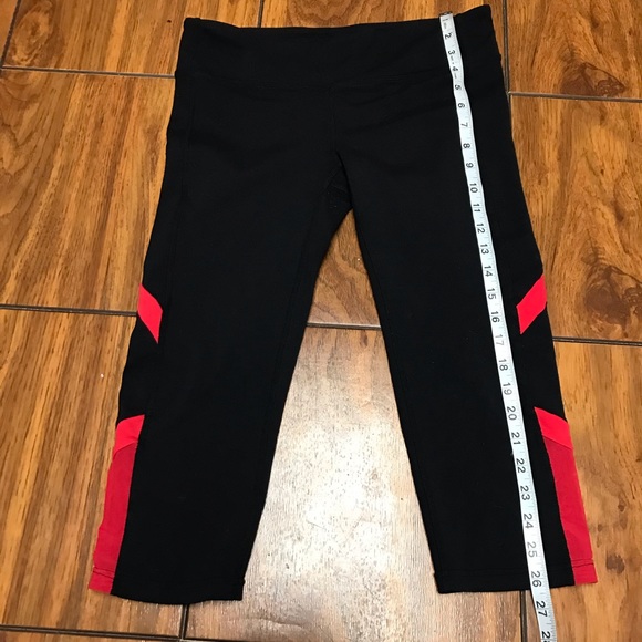 ALO Yoga Capri Leggings - Picture 9 of 9